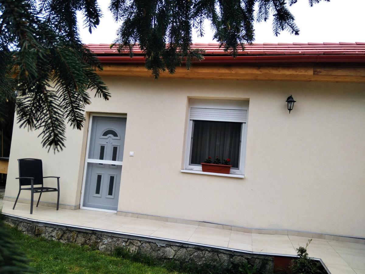 Esze Vendegszoba Tata Exterior photo